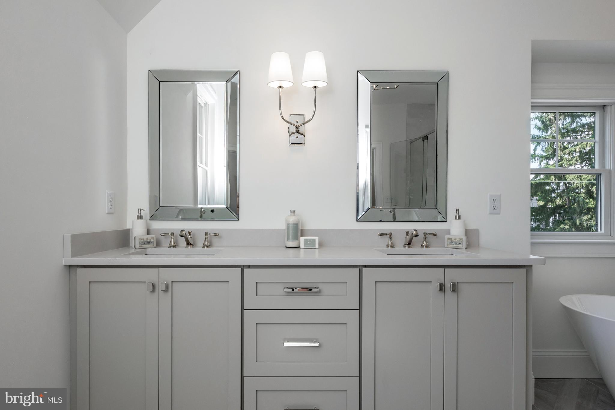 COLONIAL VILLAGE - Residential