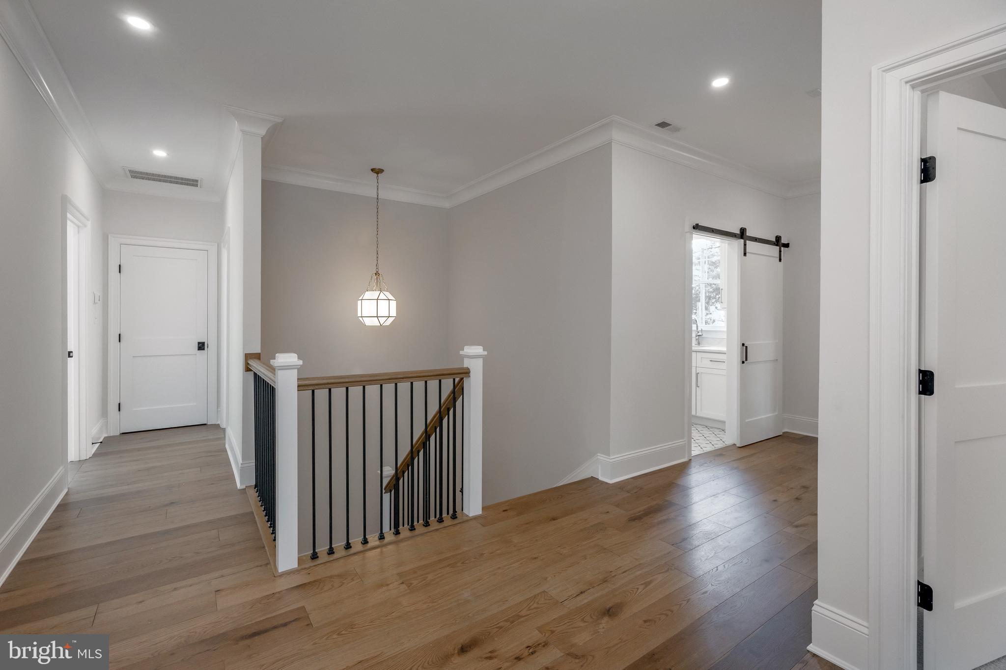 COLONIAL VILLAGE - Residential