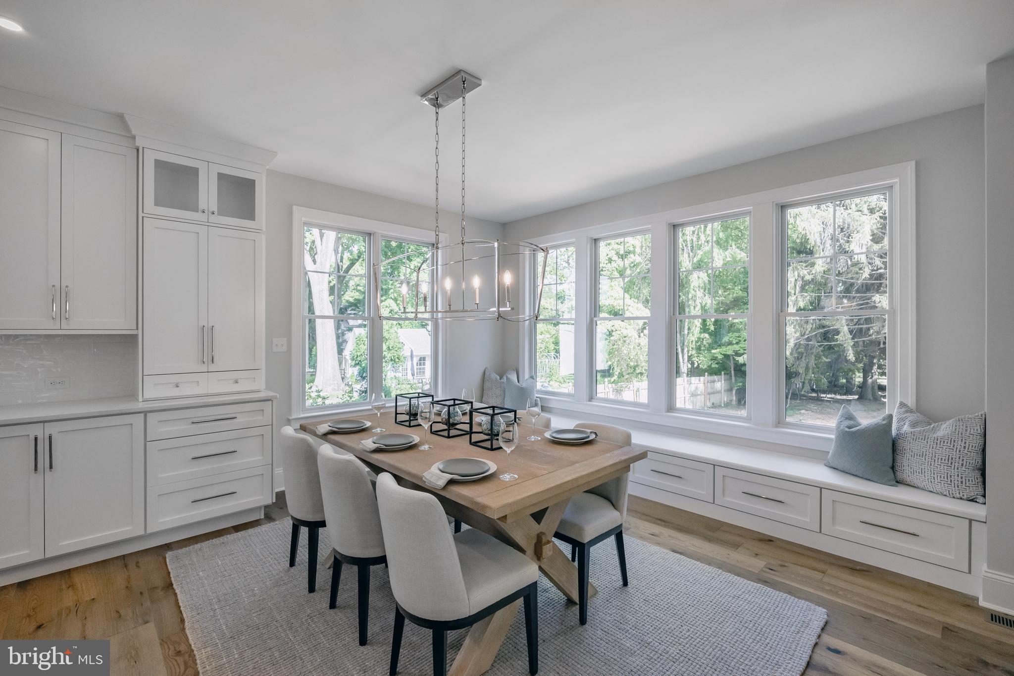 COLONIAL VILLAGE - Residential