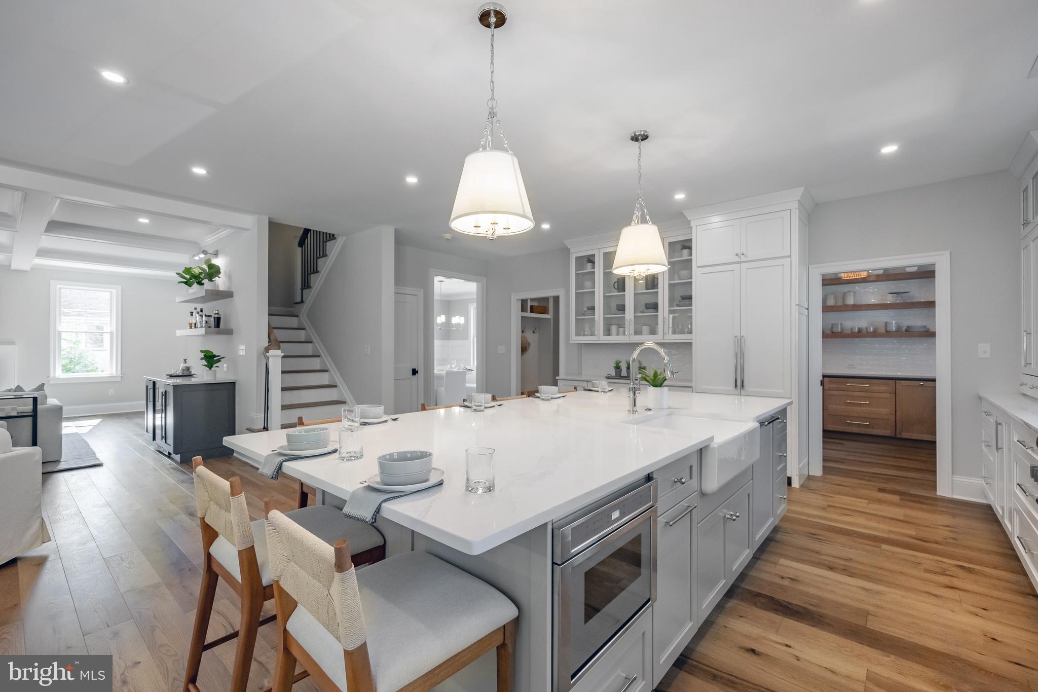 COLONIAL VILLAGE - Residential