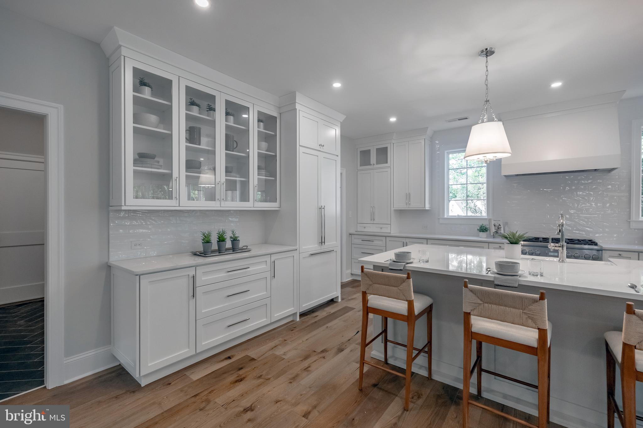 COLONIAL VILLAGE - Residential