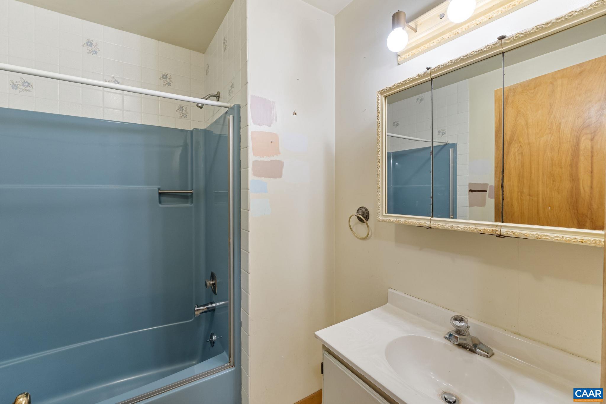 LAKE MONTICELLO - Residential