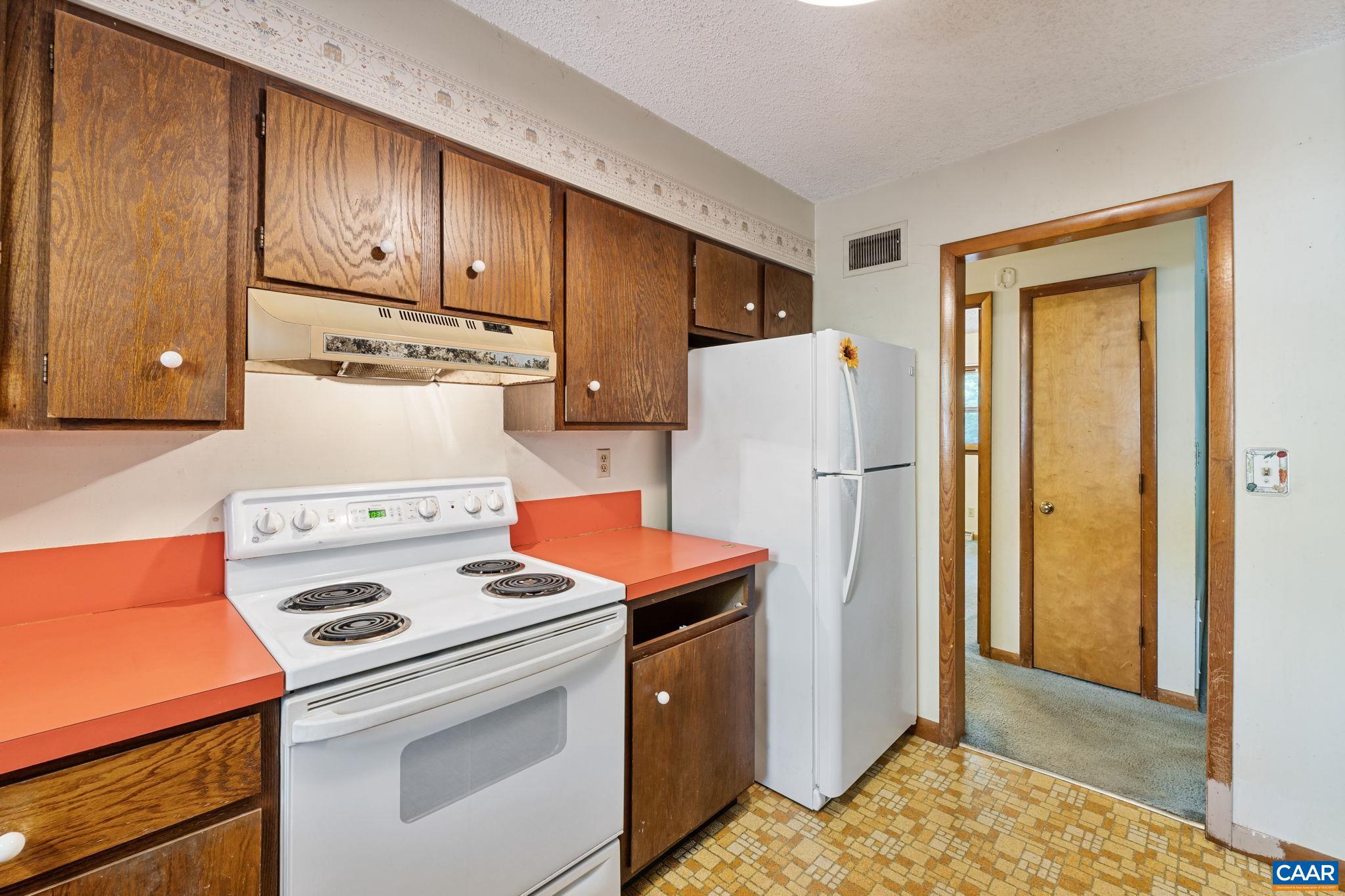 LAKE MONTICELLO - Residential