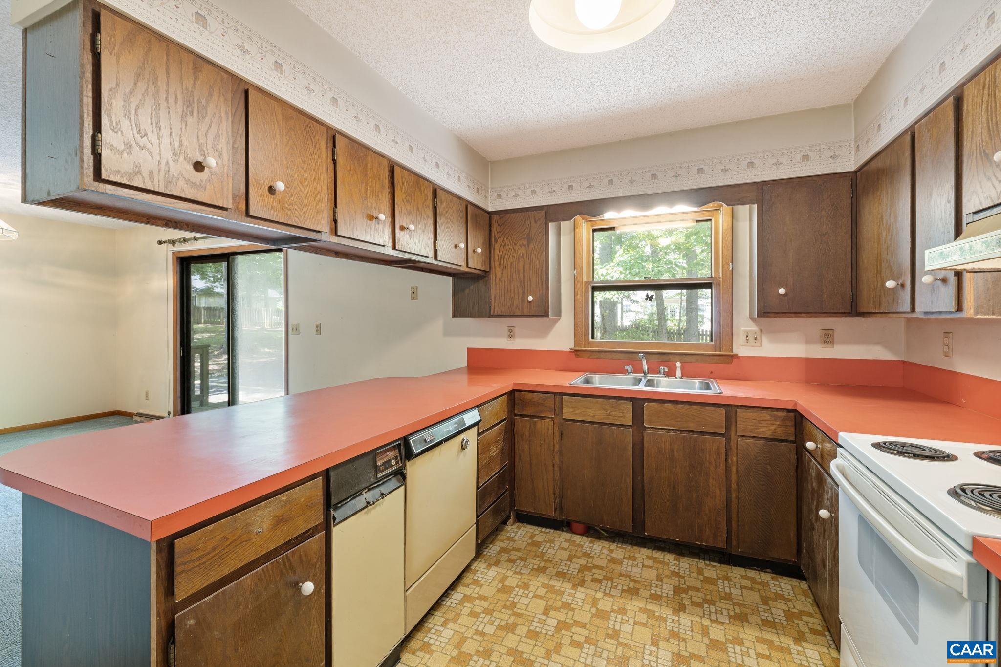 LAKE MONTICELLO - Residential