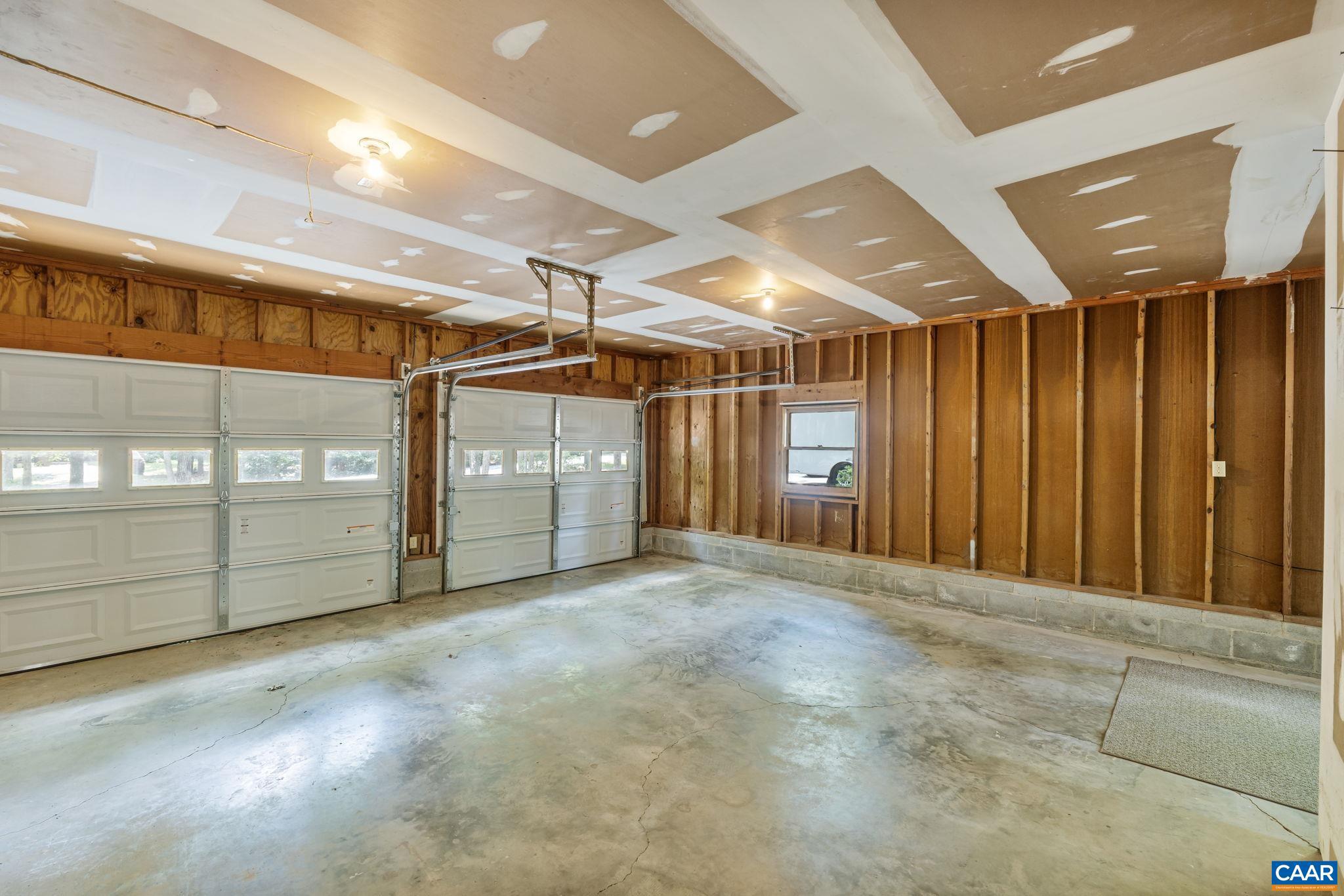 LAKE MONTICELLO - Residential