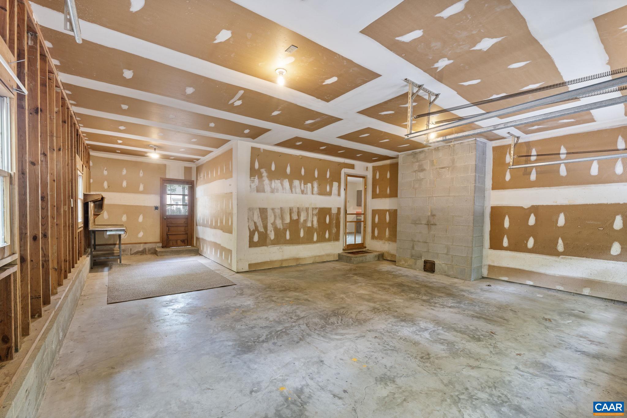 LAKE MONTICELLO - Residential