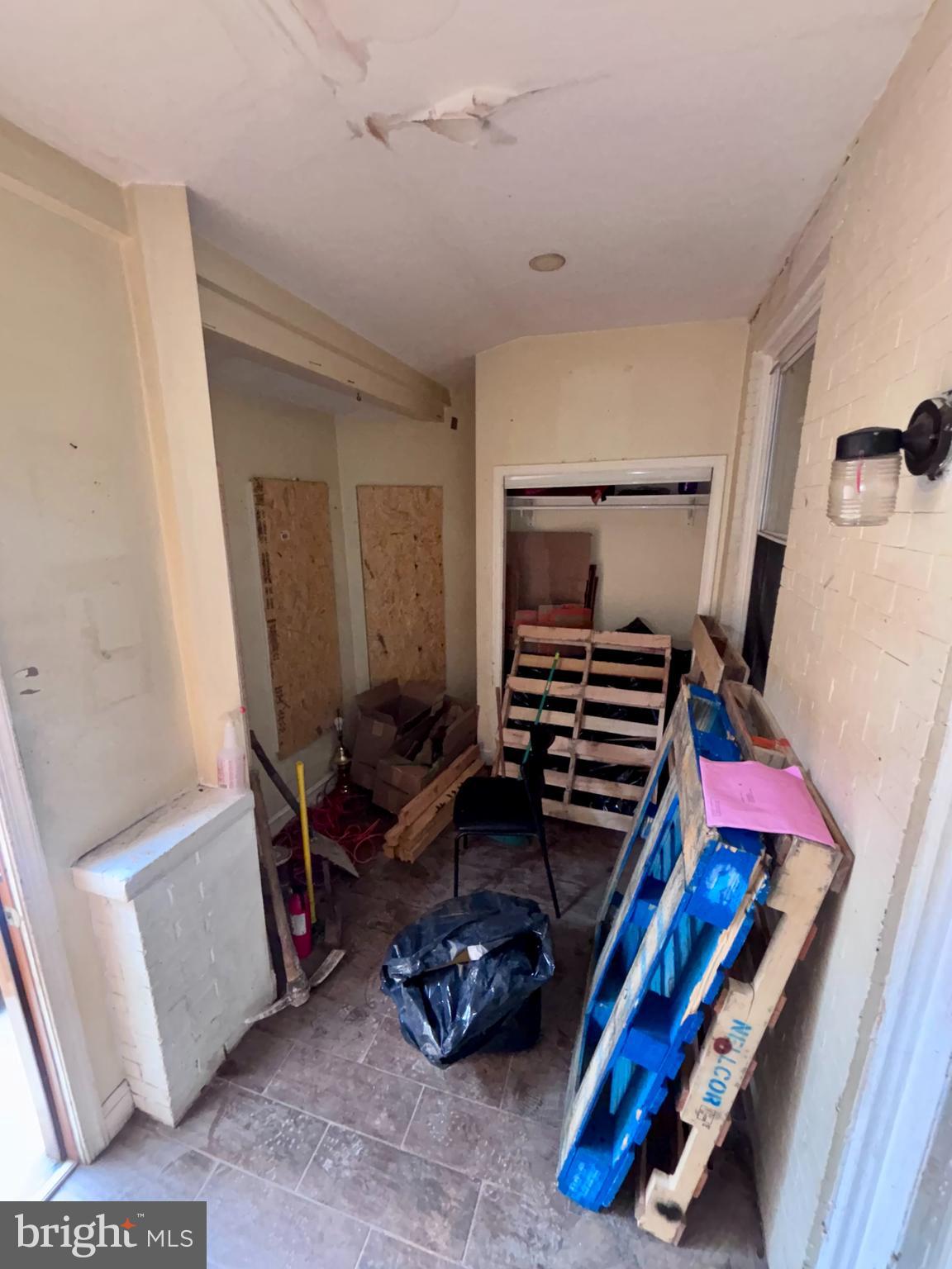 3842 N FRANKLIN STREET