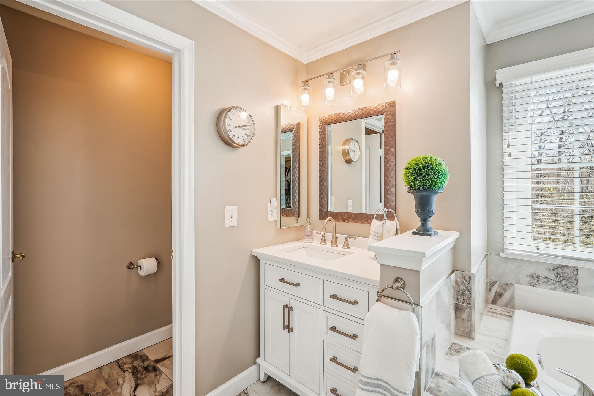 BROADLANDS - Residential