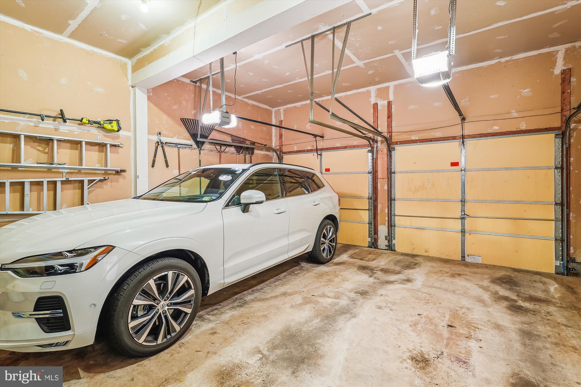 BROADLANDS - Residential