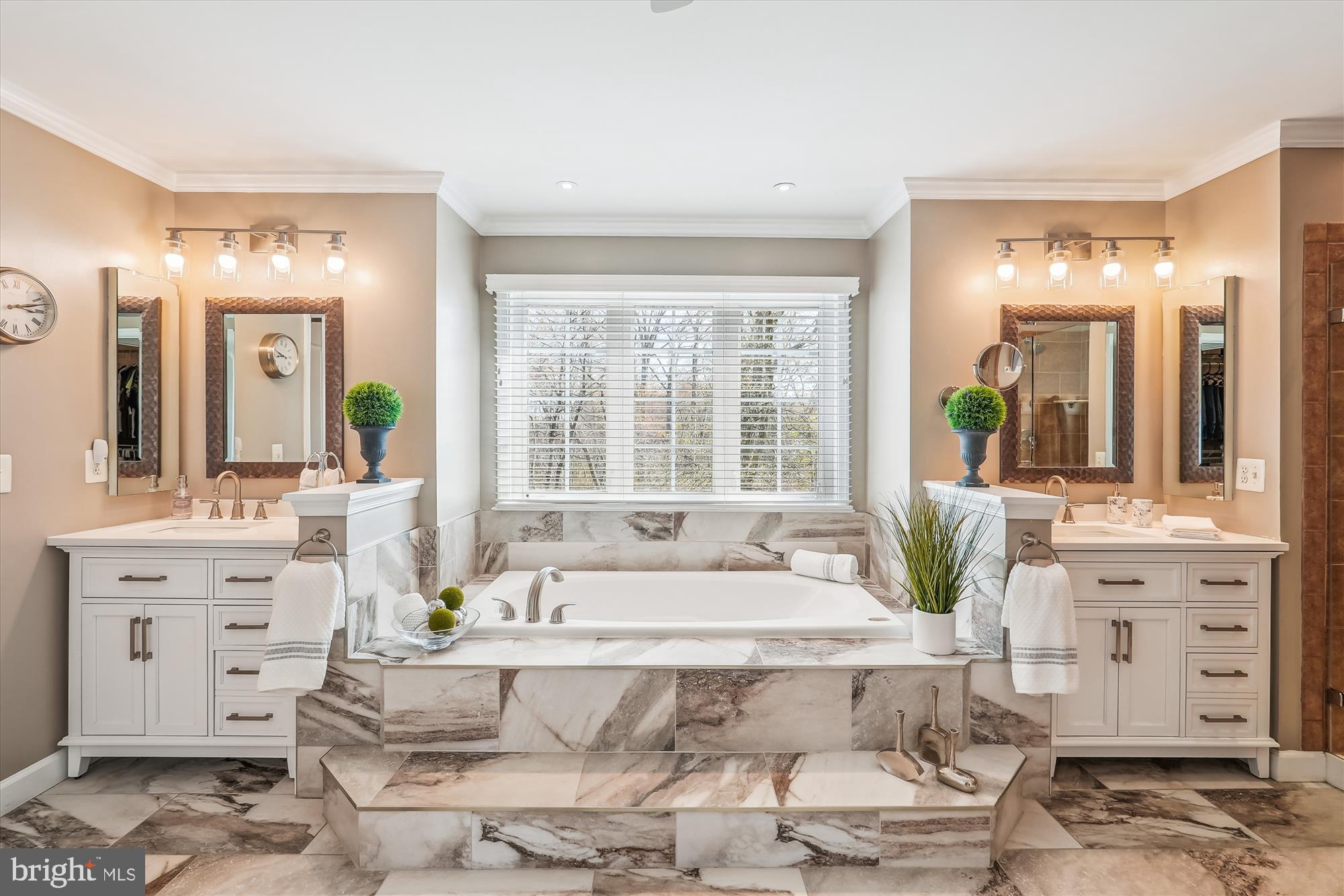 BROADLANDS - Residential