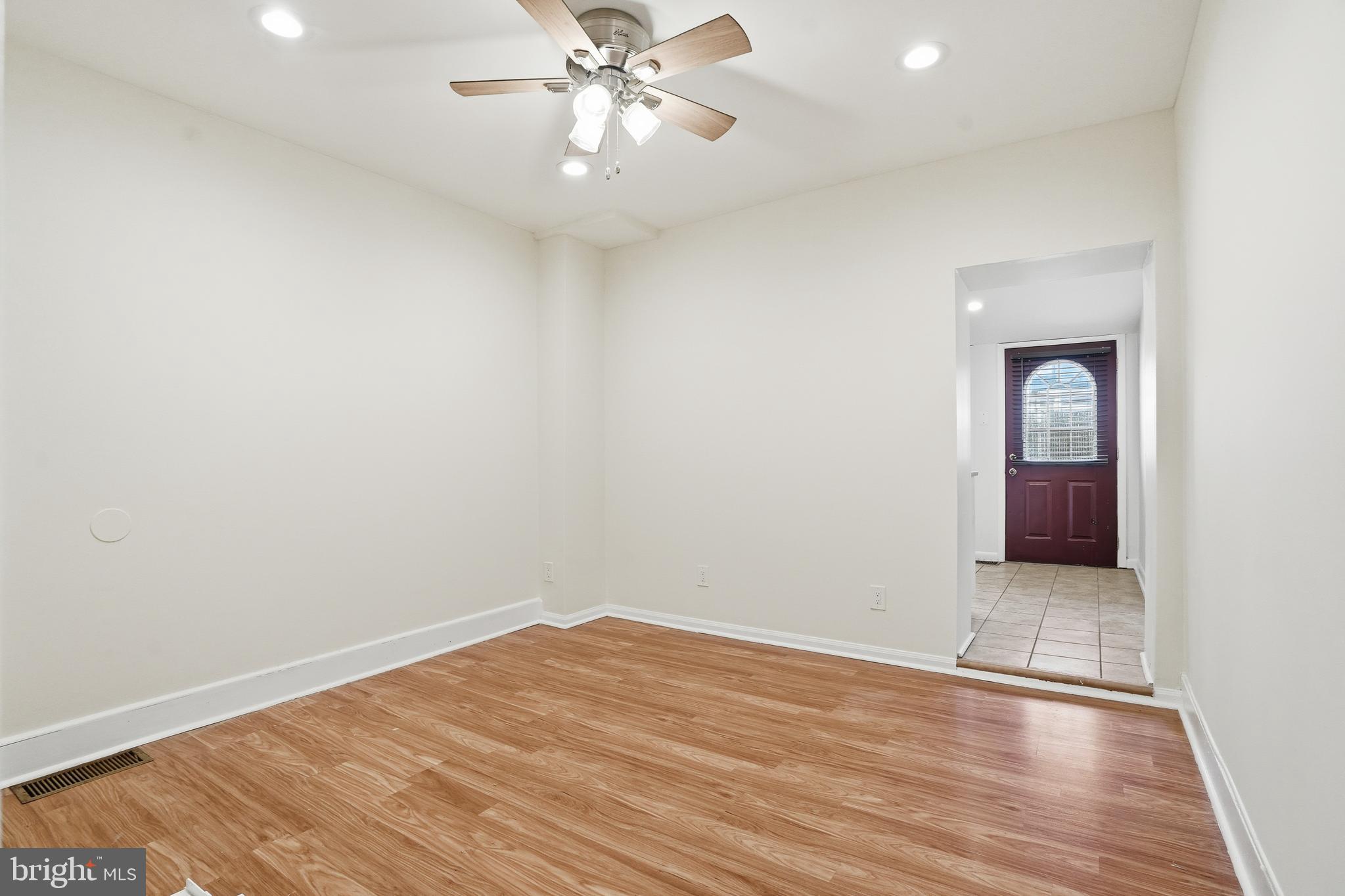 2833 LIVINGSTON STREET