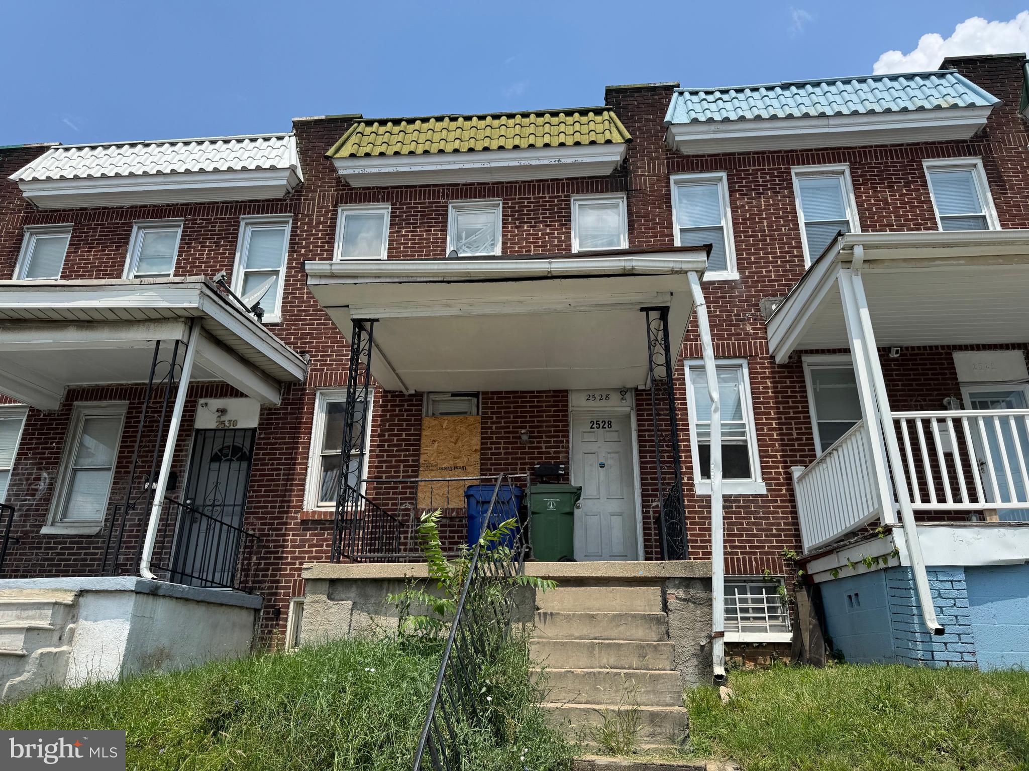 ONLINE AUCTION: Bidding begins 8/7/2025 @ 10:00 AM. Bidding ends 8/11/2025 @ 11:30 AM. List Price is Suggested Opening Bid. Deposit: $7,500.
Recently Updated 2 Story Porch Front Townhouse located in the Greater Midtown-Edmondson area.
BLOCKS to West Baltimore MARC Station.
MINUTES to Grace Medical Center & Westside Shopping Center.
Convenient Access to Major Traffic Artery W Franklin St.
Property is Vacant. See below for more information.