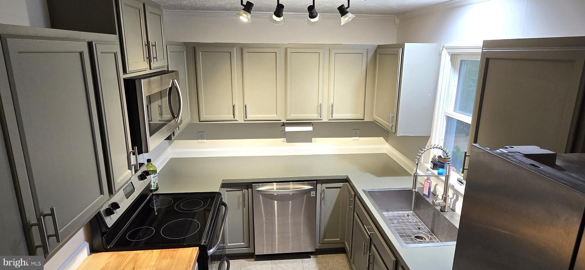 BLUE MOUNTAIN - Residential