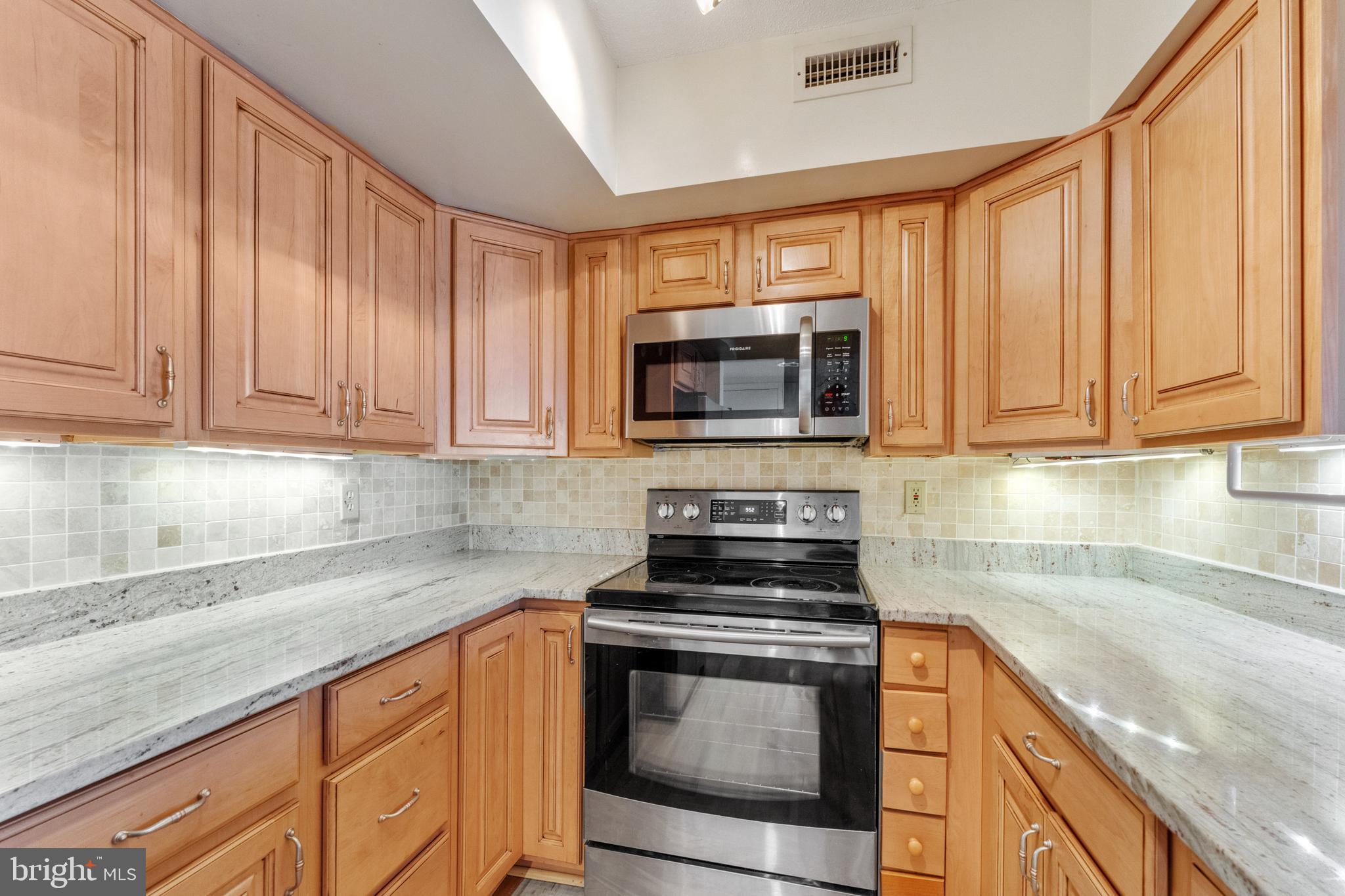 CLARENDON - Residential Lease