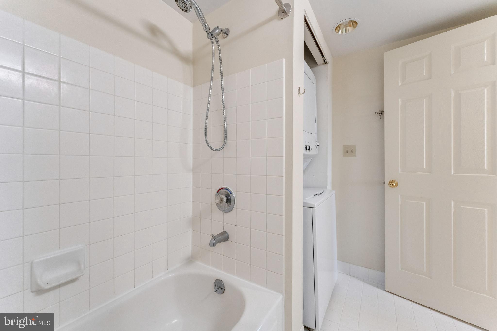 CLARENDON - Residential Lease