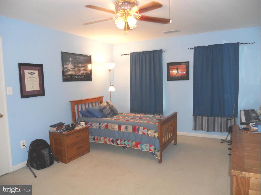 CABIN VILLAGE - Residential Lease