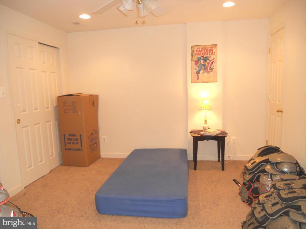 CABIN VILLAGE - Residential Lease