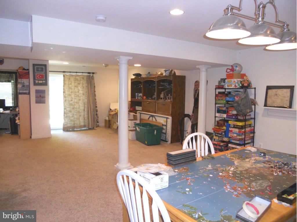 CABIN VILLAGE - Residential Lease