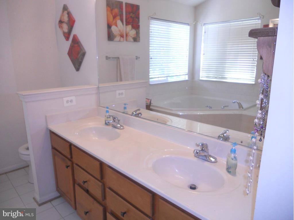 CABIN VILLAGE - Residential Lease