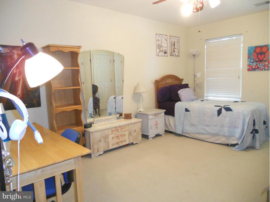 CABIN VILLAGE - Residential Lease