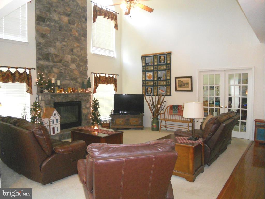 CABIN VILLAGE - Residential Lease