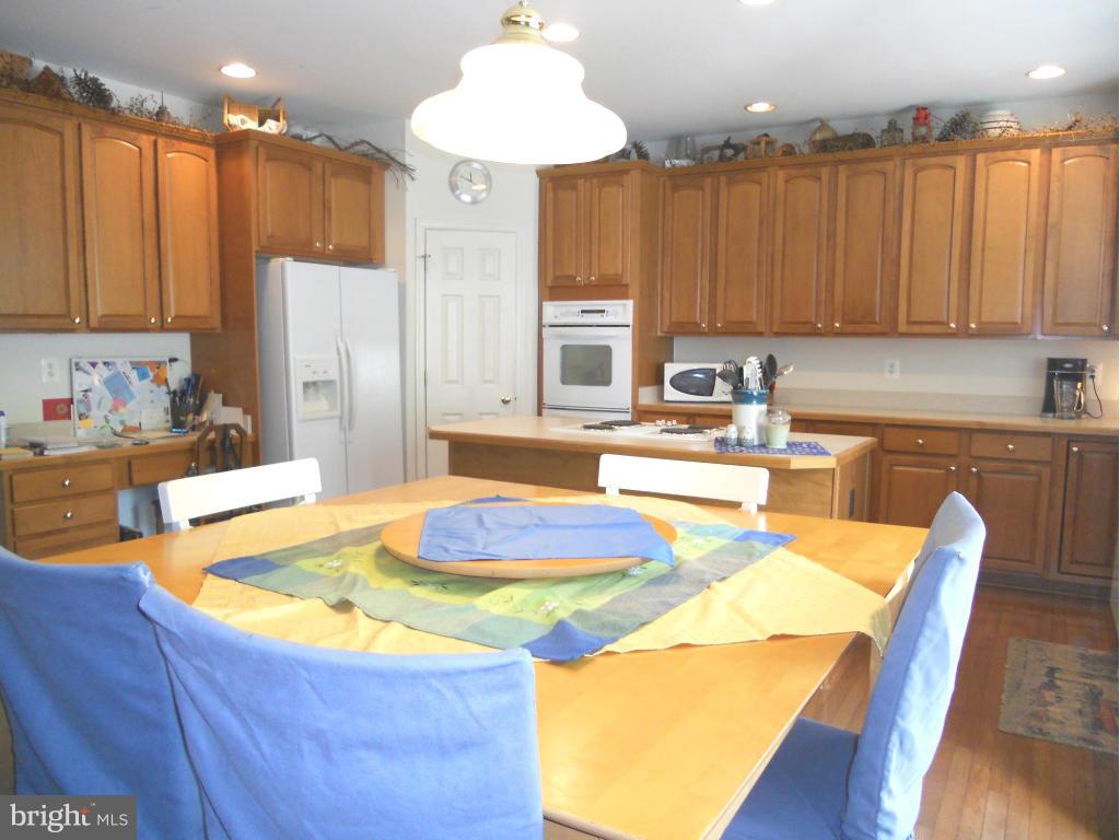 CABIN VILLAGE - Residential Lease