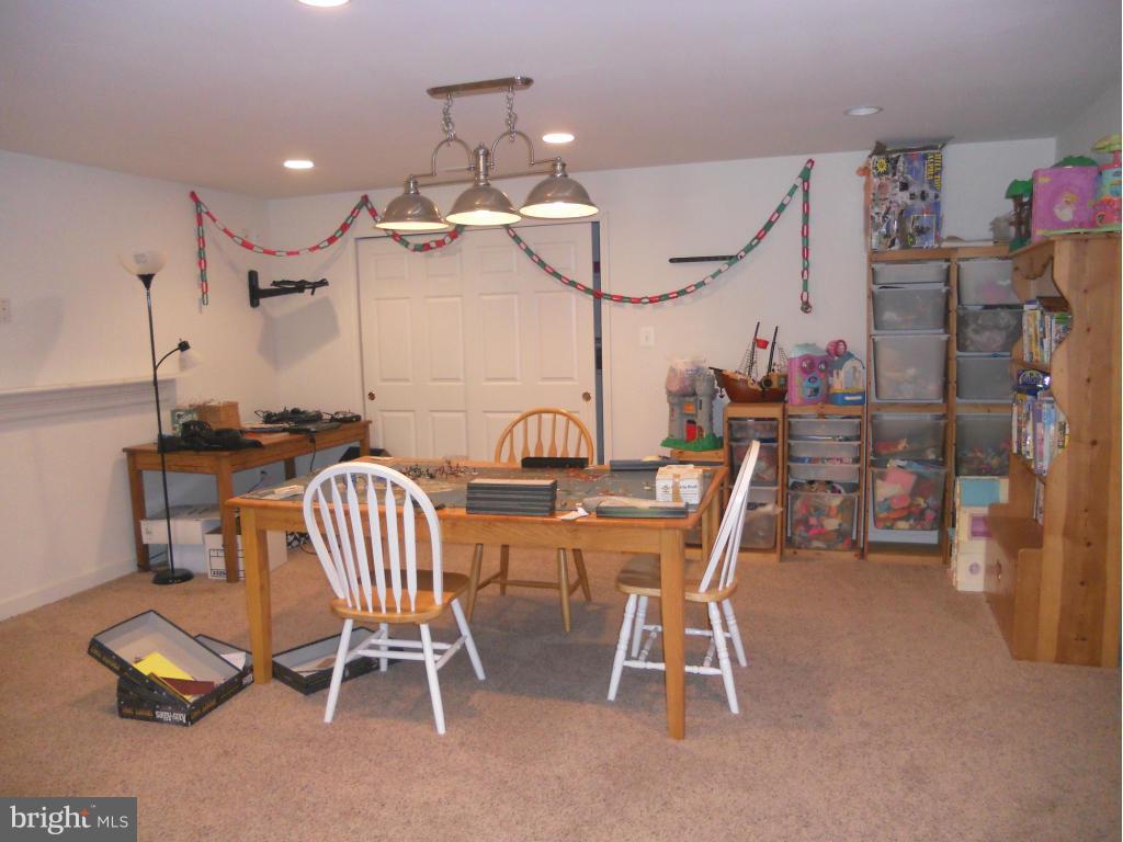 CABIN VILLAGE - Residential Lease