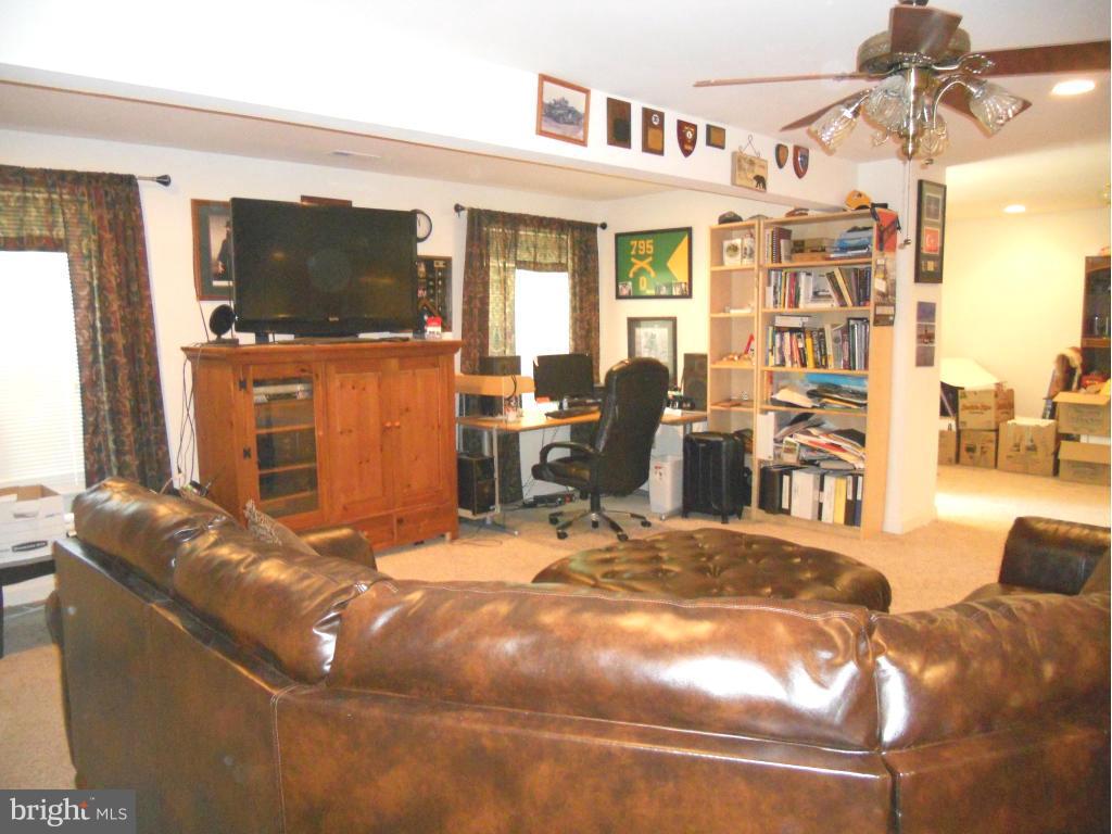 CABIN VILLAGE - Residential Lease