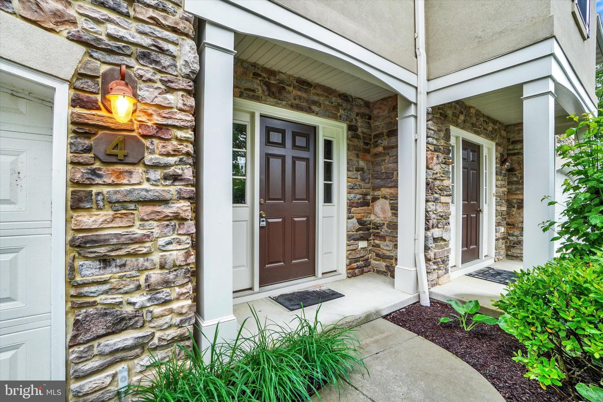 4 HARDY COURT