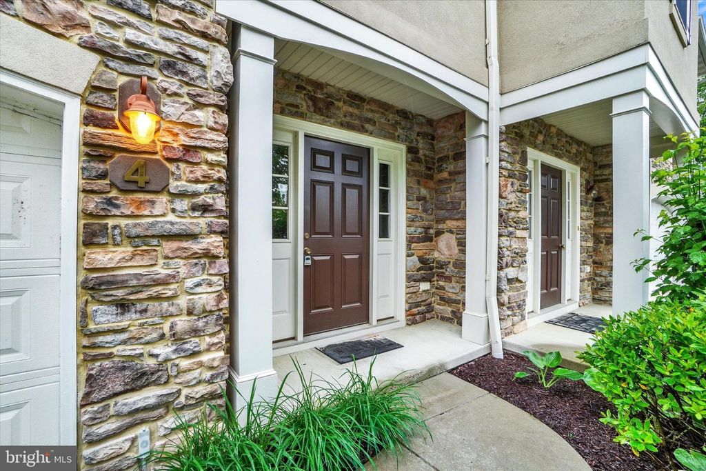 Photo of 4 Hardy Court, LANCASTER, PA 17602 (MLS # PALA2070486)