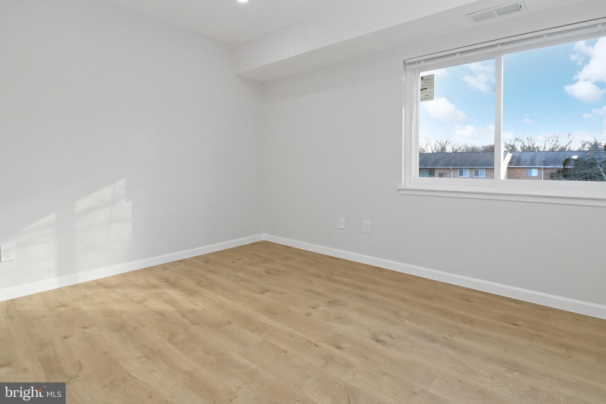 COLCHESTER TOWNE - Residential