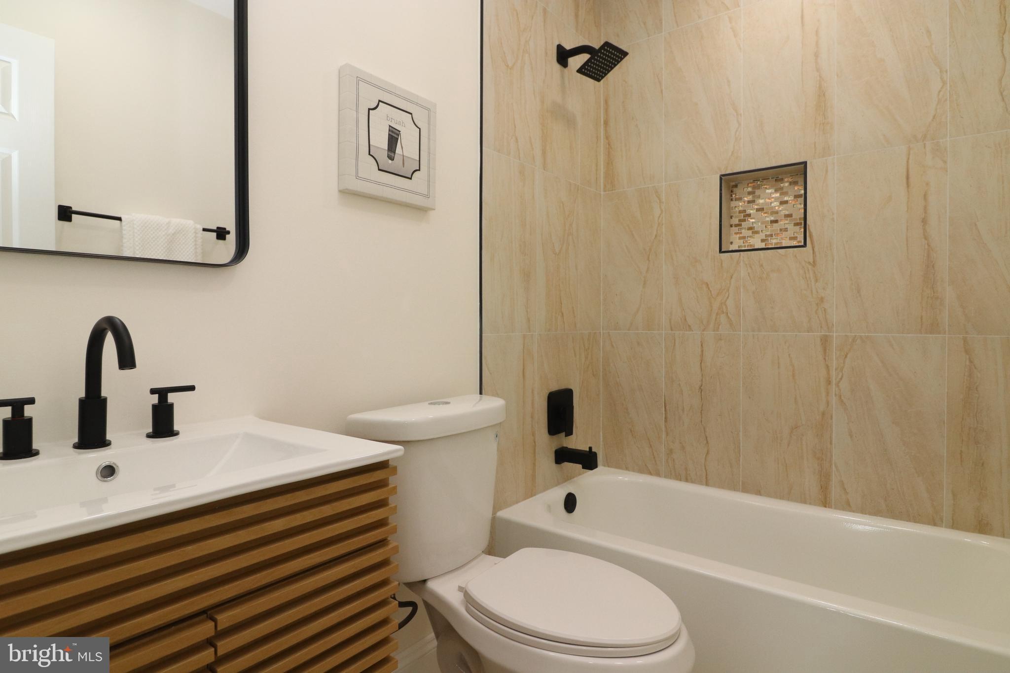 COLCHESTER TOWNE - Residential