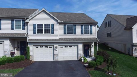 Photo of 47 Woodsedge Drive, ELIZABETHTOWN, PA 17022 (MLS # PALA2073338)