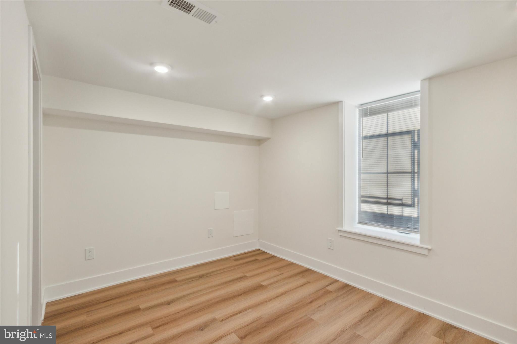 STRAWBERRY MANSION - Residential Lease