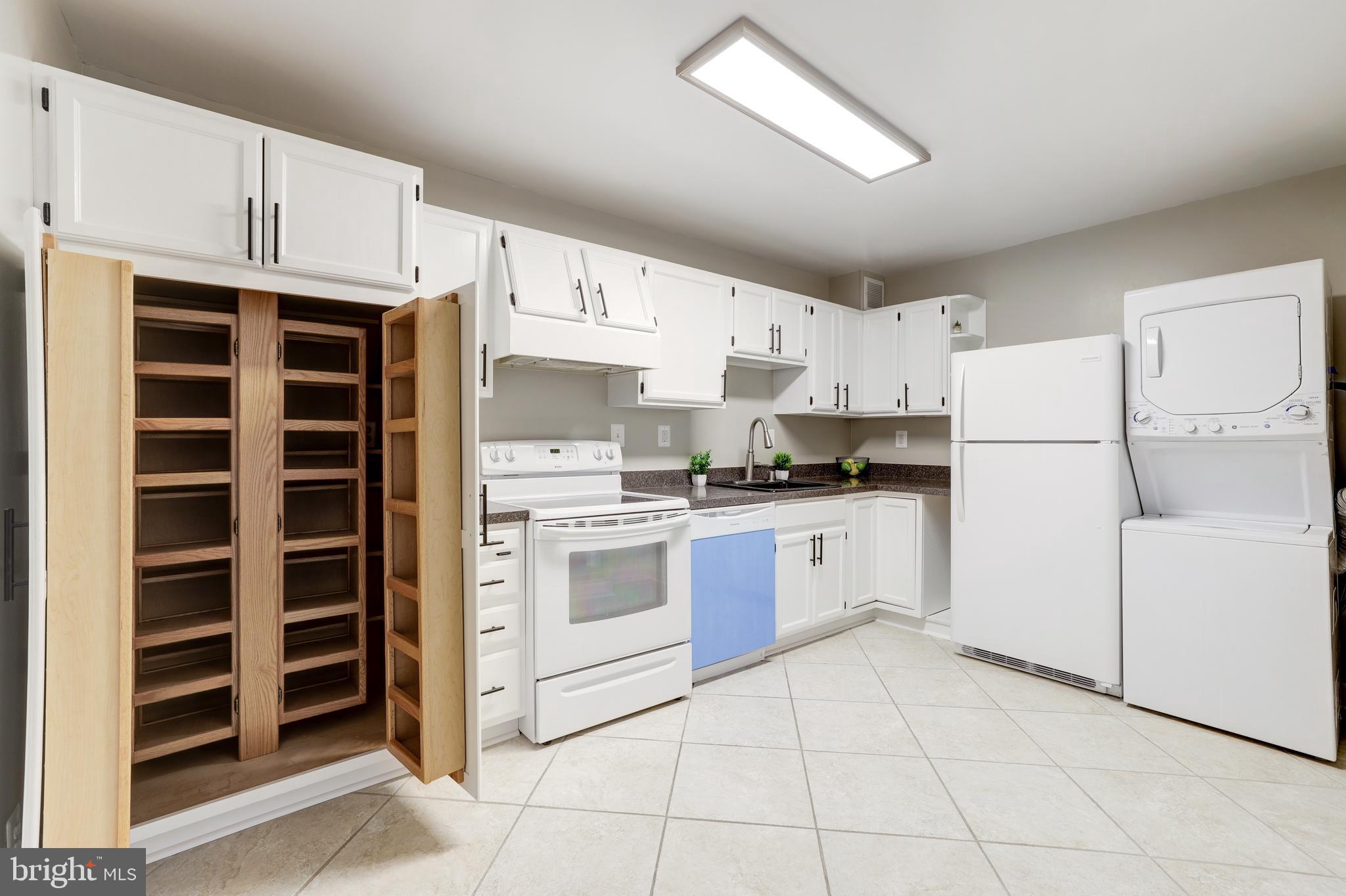 WATERGATE AT LANDMARK - Residential