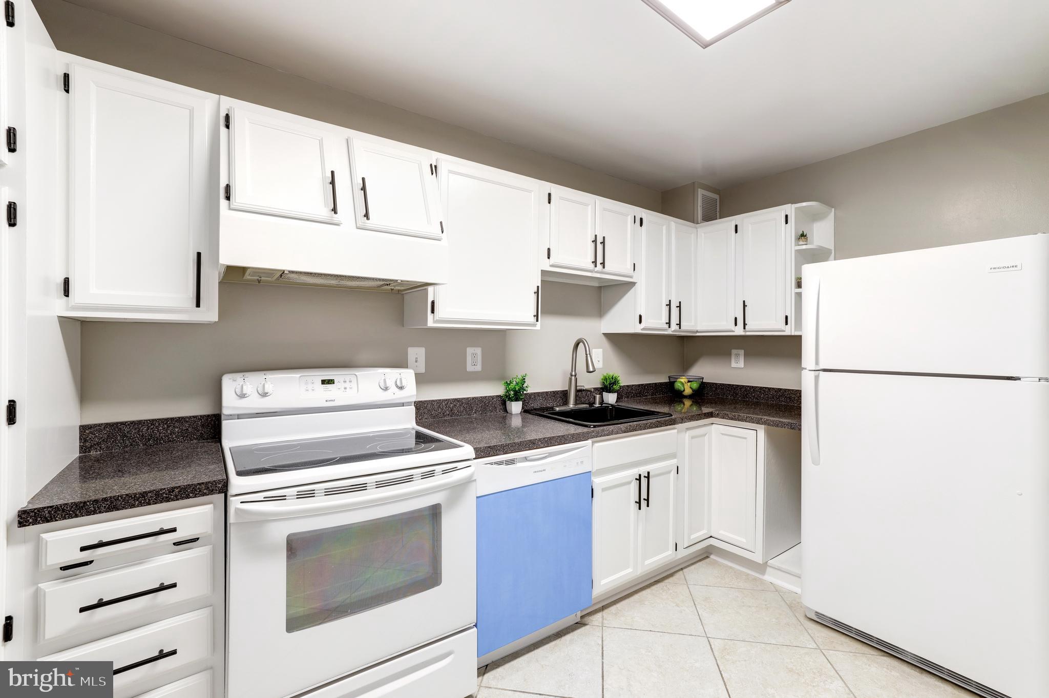 WATERGATE AT LANDMARK - Residential