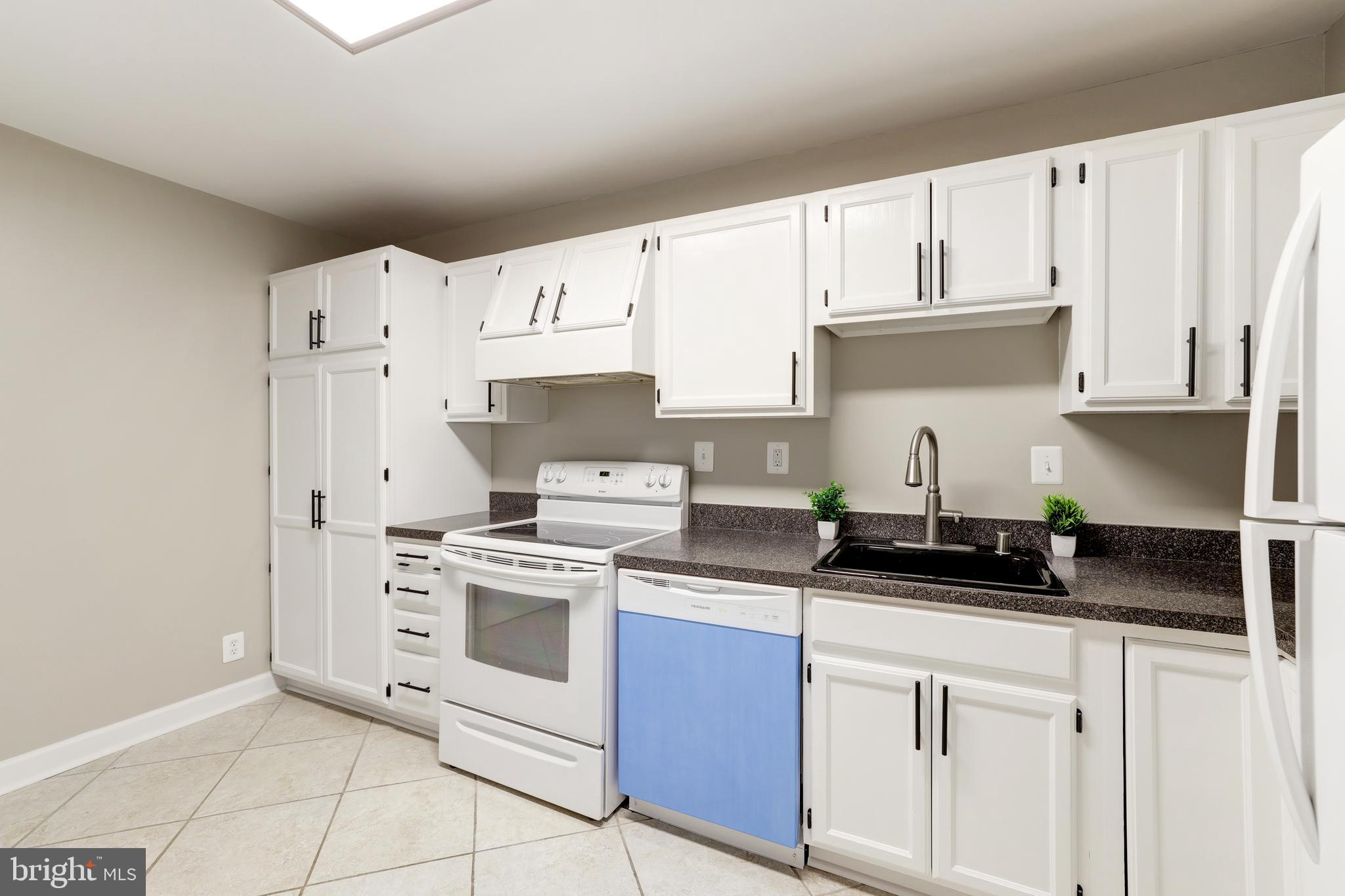 WATERGATE AT LANDMARK - Residential