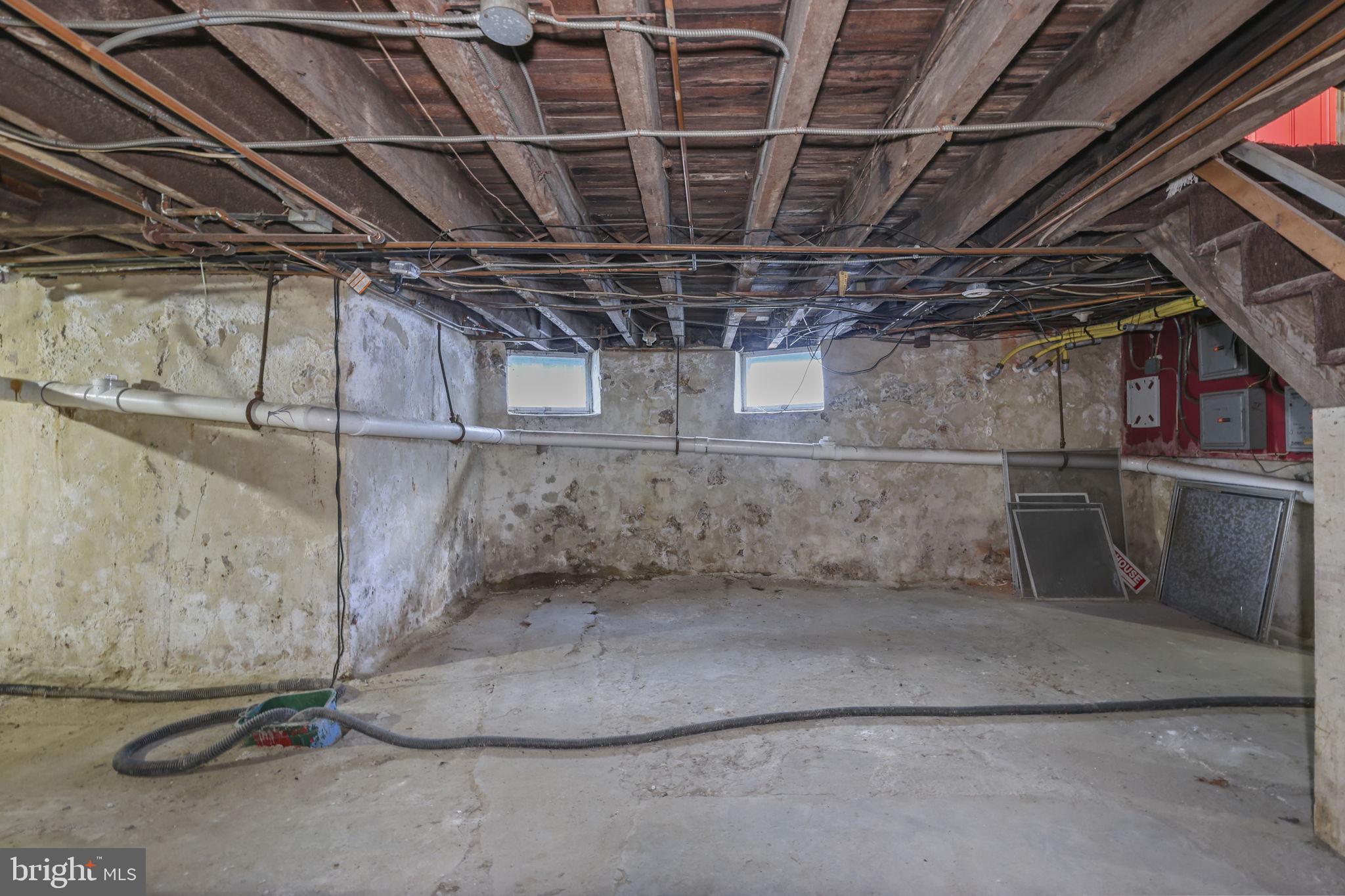 LANDSDOWNE STATION - Residential Income