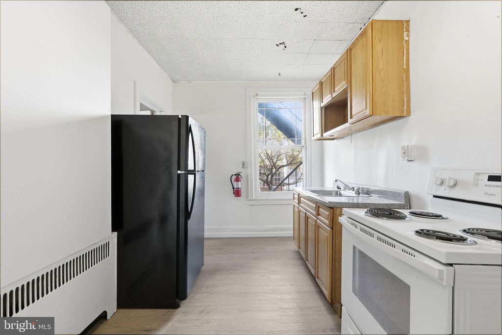 Photo of 37 E Stratford Avenue, LANSDOWNE, PA 19050 (MLS # PADE2103660)