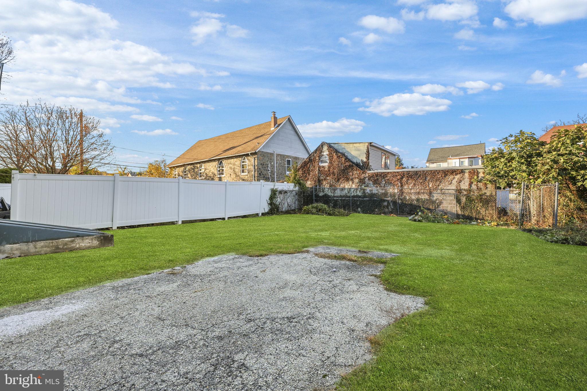 LANDSDOWNE STATION - Residential Income