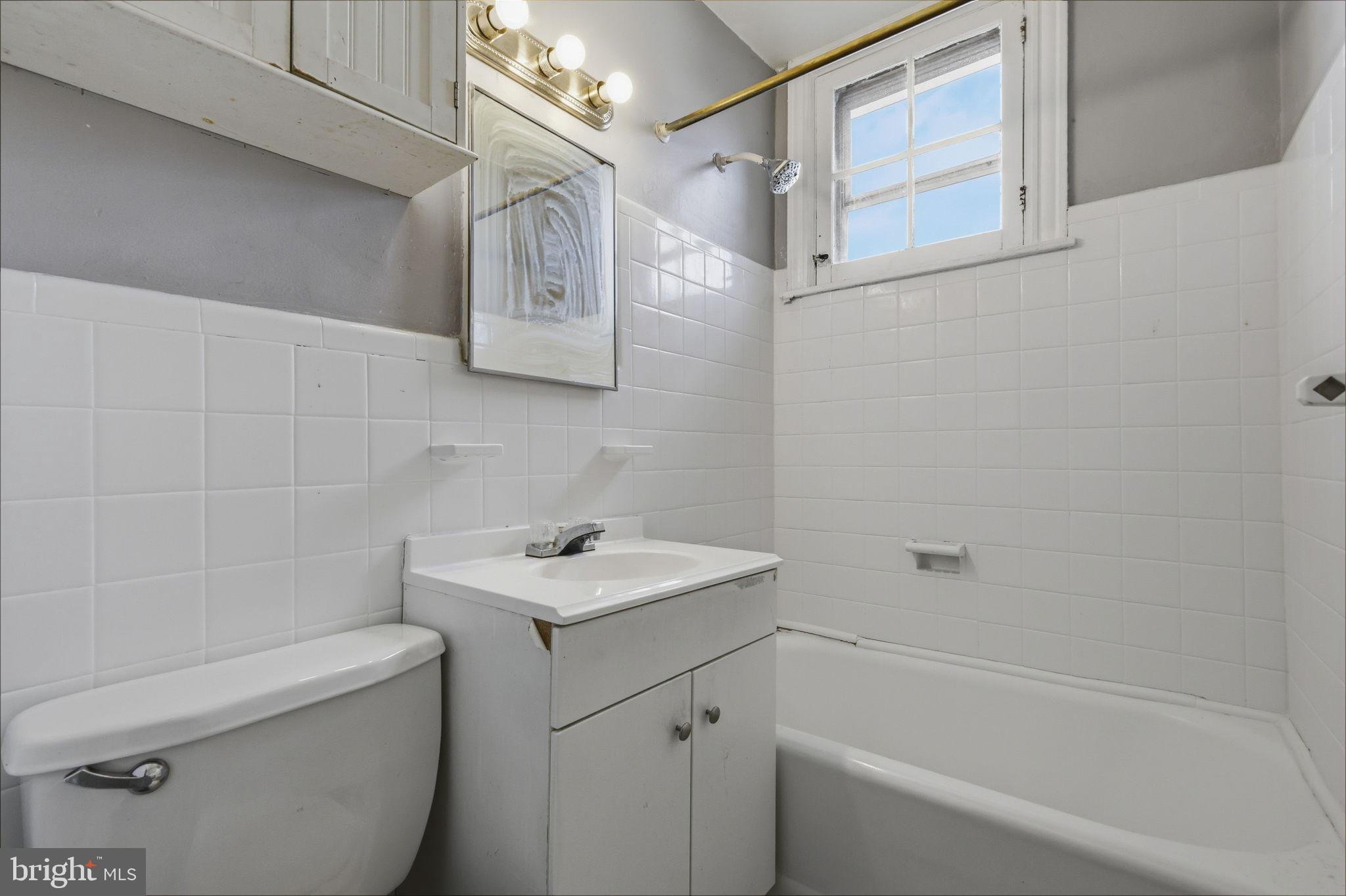 LANDSDOWNE STATION - Residential Income