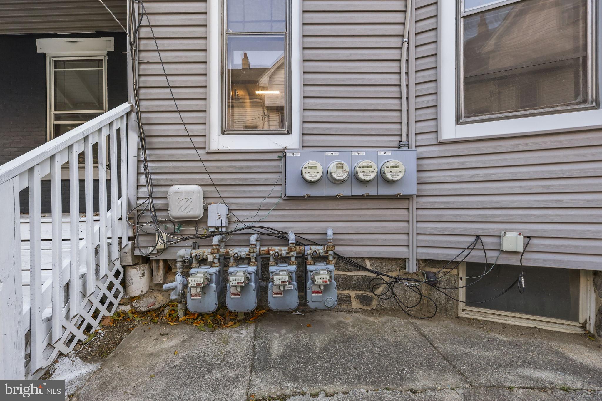 LANDSDOWNE STATION - Residential Income