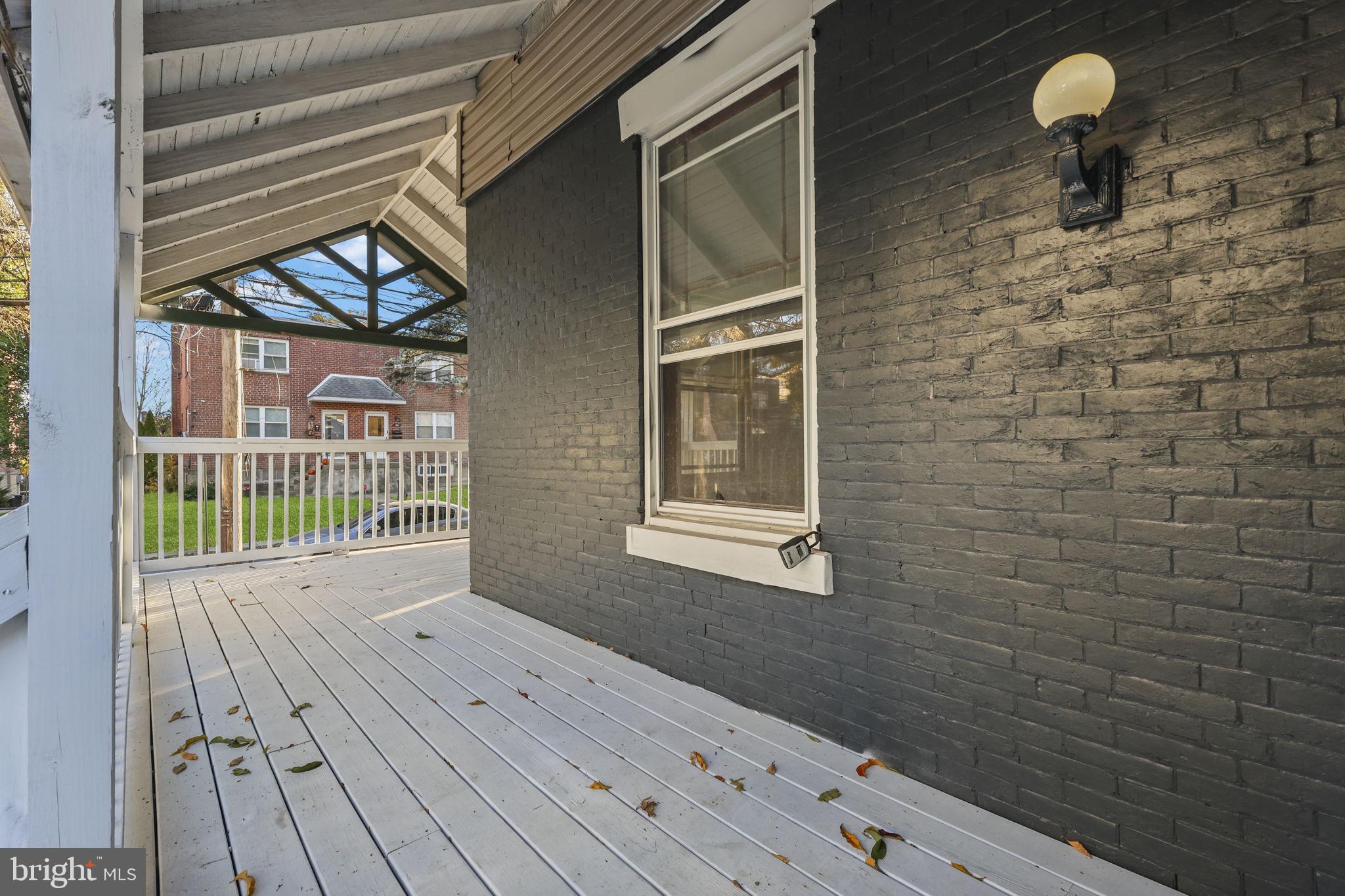 LANDSDOWNE STATION - Residential Income