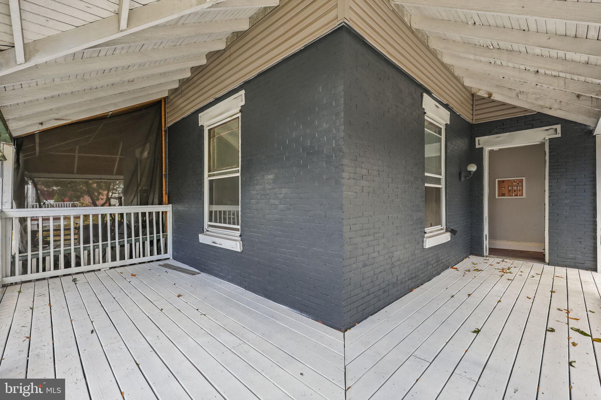 LANDSDOWNE STATION - Residential Income