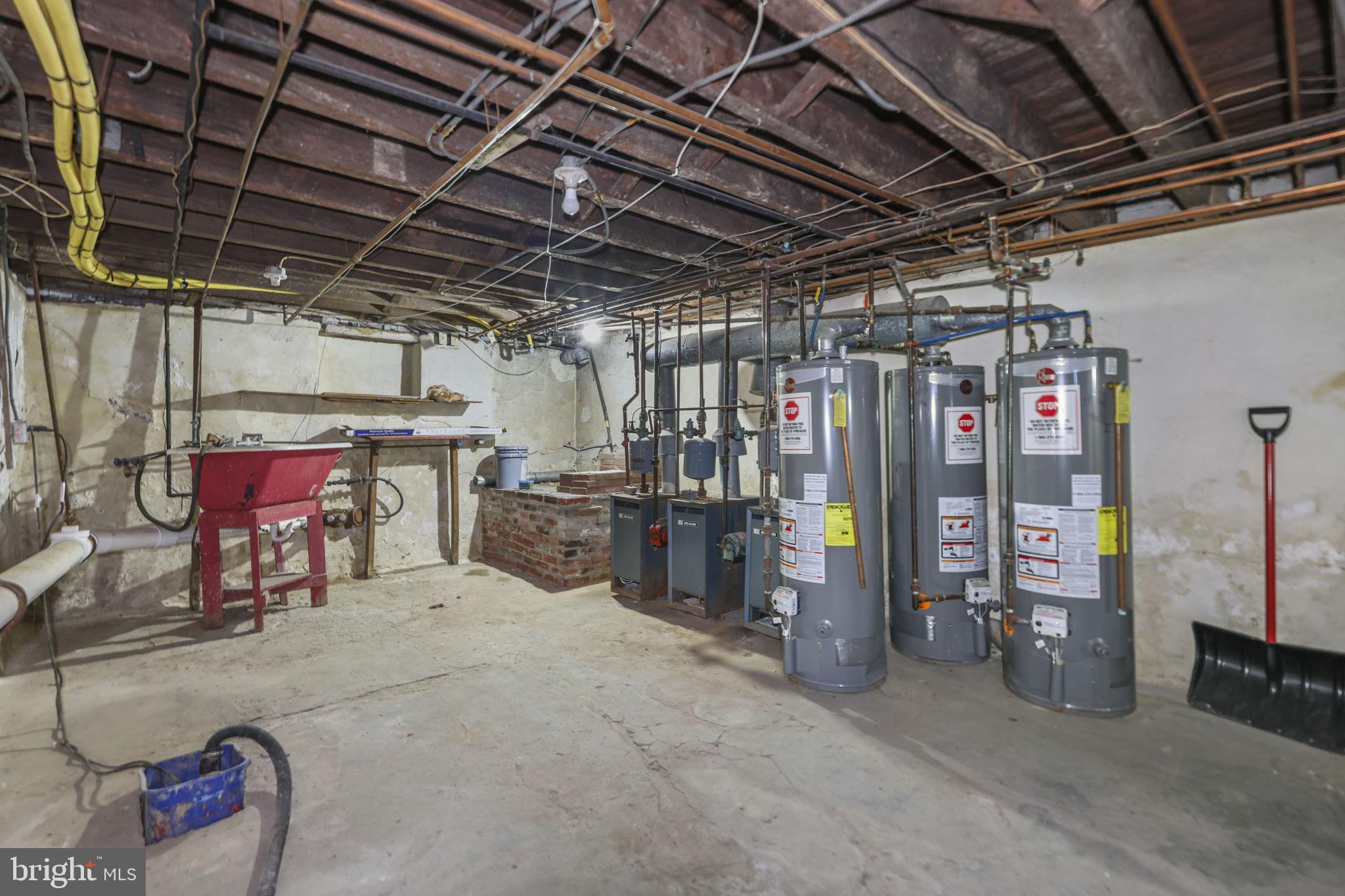 LANDSDOWNE STATION - Residential Income