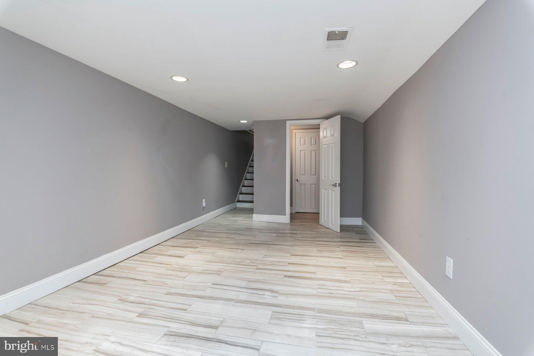 RIVERSIDE - Residential