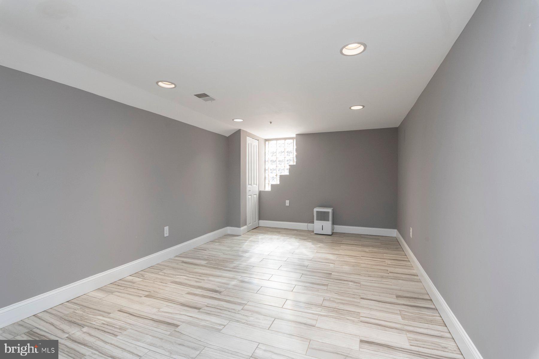 RIVERSIDE - Residential