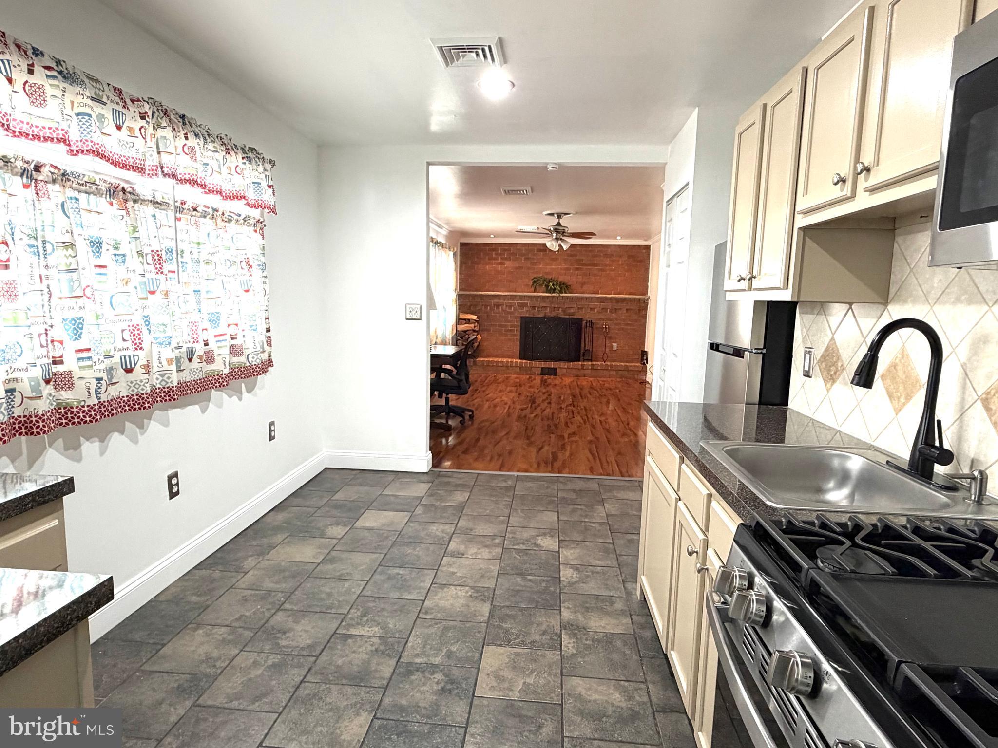 CASTLE HILLS - Residential