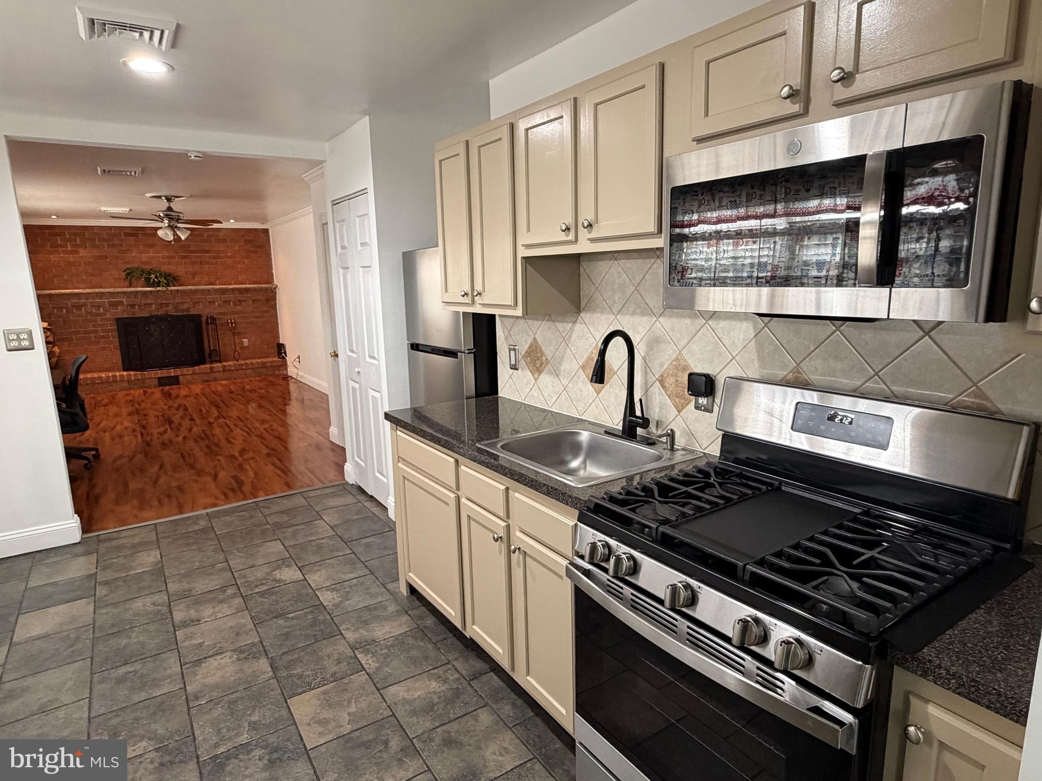 CASTLE HILLS - Residential