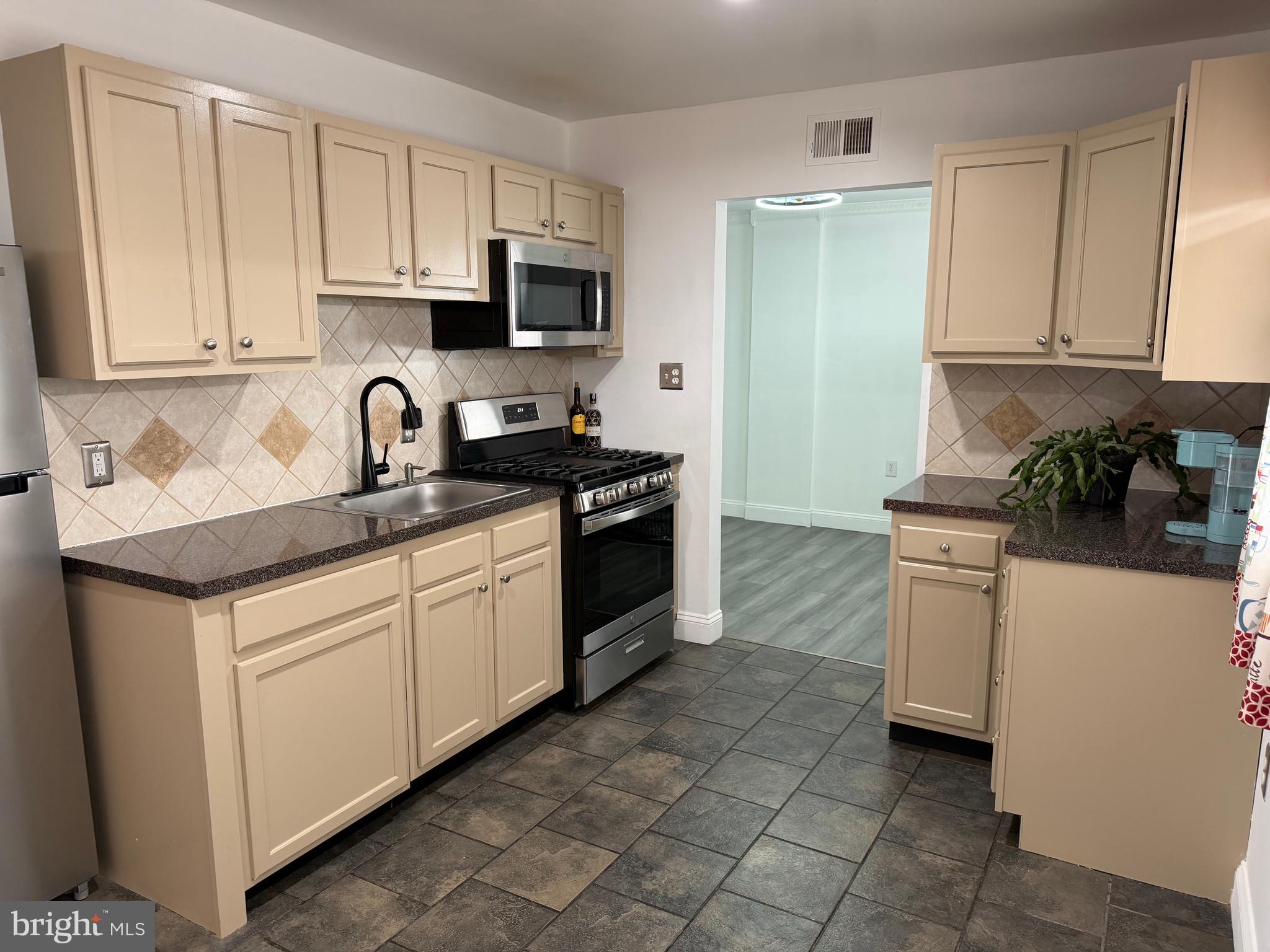 CASTLE HILLS - Residential